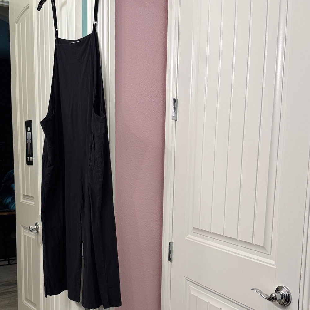 Casual Black Women's Cropped Jumpsuit